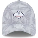 gorra-curva-gris-ajustable-para-mujer-9twenty-leaf-open-back-spring-training-fan-pack-2025-de-new-york-yankees-mlb-de-new-era