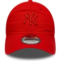 rod-justerbar-buet-kasket-med-rodt-logo-9twenty-colour-pack-fra-new-york-yankees-mlb-fra-new-era