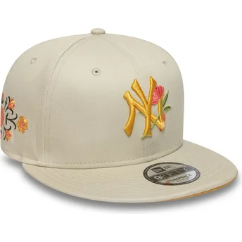 Beige snapback 9FIFTY floral flad kasket fra New York Yankees MLB fra New Era