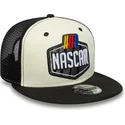 beige-og-sort-9fifty-classics-logo-nascar-trucker-kasket-fra-new-era