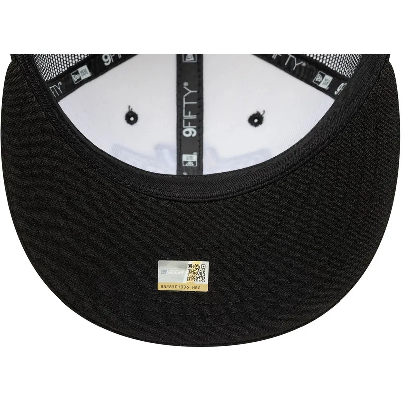 flad-trucker-kasket-beige-og-sort-9fifty-classics-logo-fra-nascar-fra-new-era