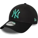 sort-justerbar-curved-kasket-med-blat-logo-9forty-league-essential-fra-new-york-yankees-mlb-fra-new-era