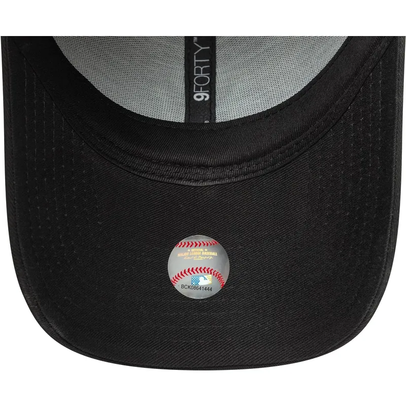 sort-justerbar-curved-kasket-med-blat-logo-9forty-league-essential-fra-new-york-yankees-mlb-fra-new-era