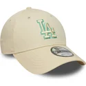 beige-justerbar-buet-kasket-med-gront-logo-9forty-team-outline-los-angeles-dodgers-mlb-fra-new-era