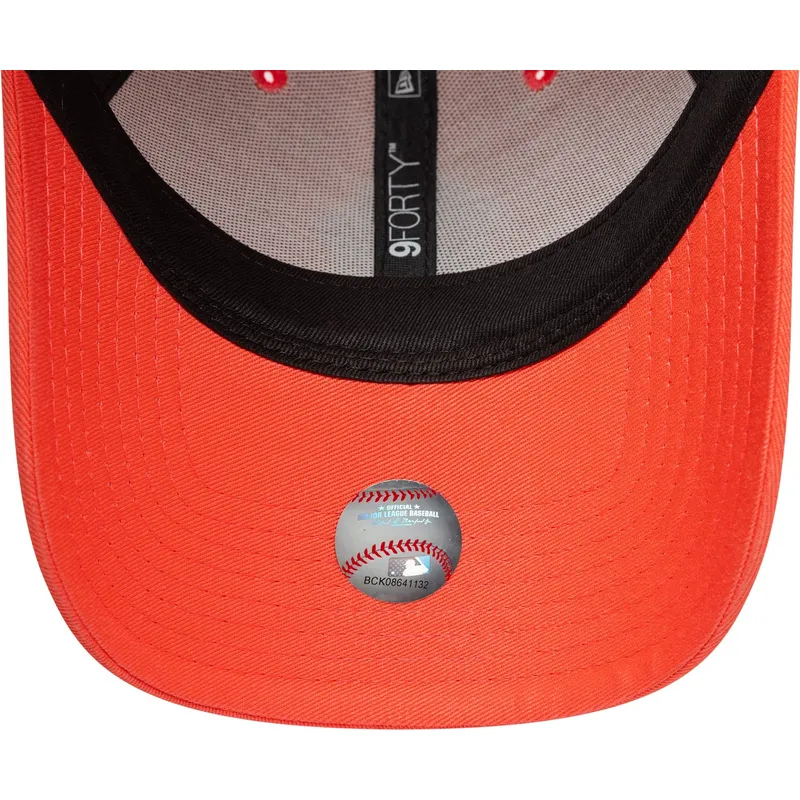justerbar-orange-buet-kasket-med-orange-logo-9forty-team-outline-fra-new-york-yankees-mlb-fra-new-era