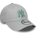 gra-justerbar-buet-kasket-med-grat-logo-9forty-team-outline-fra-new-york-yankees-mlb-fra-new-era