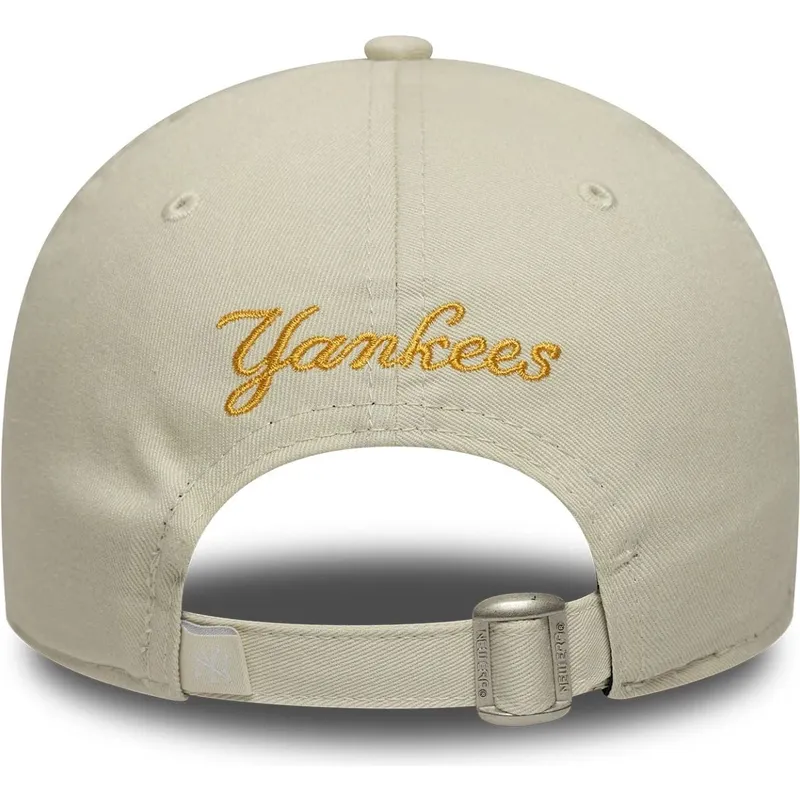 buet-beige-justerbar-kasket-med-gult-logo-9forty-floral-icon-fra-new-york-yankees-mlb-fra-new-era