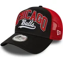 gorra-trucker-sort-og-rod-e-frame-script-fra-chicago-bulls-nba-fra-new-era