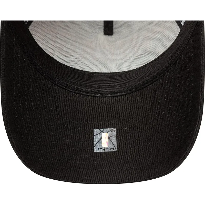 sort-og-rod-trucker-kasket-e-frame-script-fra-chicago-bulls-nba-af-new-era