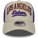 beige-og-violet-trucker-kasket-e-frame-script-fra-los-angeles-lakers-nba-fra-new-era