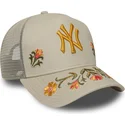 new-era-new-york-yankees-mlb-a-frame-floral-icon-beige-trucker-cap