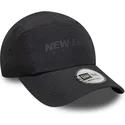 new-era-runner-tech-justerbar-sort-buet-kasket