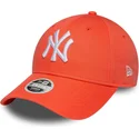 new-era-new-york-yankees-mlb-9forty-league-essential-justerbar-orange-kvindekasket-med-buet-skygge