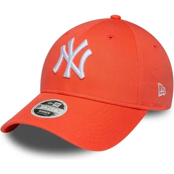 New Era New York Yankees MLB 9FORTY League Essential justerbar orange kvindekasket med buet skygge