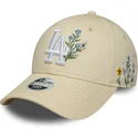 beige-justerbar-kvindekasket-med-buet-skygge-9forty-floral-icon-los-angeles-dodgers-mlb-fra-new-era
