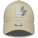 beige-justerbar-buet-kasket-til-kvinder-9forty-floral-icon-fra-los-angeles-dodgers-mlb-fra-new-era