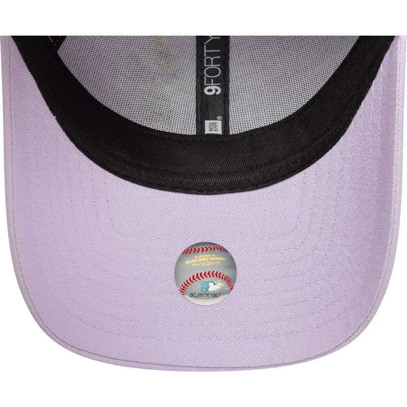 buet-violet-justerbar-kasket-til-kvinder-9forty-floral-icon-fra-new-york-yankees-mlb-fra-new-era