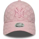 lyserod-justerbar-buet-kasket-til-kvinder-9forty-floral-towelling-fra-new-york-yankees-mlb-fra-new-era