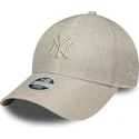 beige-justerbar-buet-kasket-til-kvinder-9forty-woven-new-york-yankees-mlb-fra-new-era