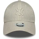 buet-beige-justerbar-kasket-til-kvinder-9forty-woven-fra-new-york-yankees-mlb-fra-new-era