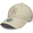 beige-justerbar-kvindekasket-med-buet-skygge-og-beige-logo-9twenty-linen-new-york-yankees-mlb-fra-new-era
