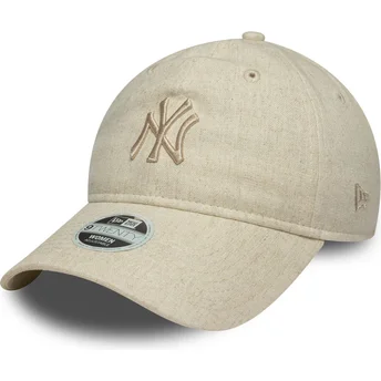 Beige justerbar kvindekasket med buet skygge og beige logo 9TWENTY Linen New York Yankees MLB fra New Era