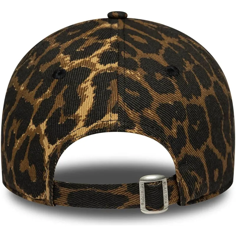 buet-kasket-med-leopardmonster-justerbar-til-kvinder-9twenty-outline-fra-new-york-yankees-mlb-fra-new-era