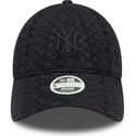 sort-justerbar-curved-kasket-til-kvinder-med-sort-logo-9twenty-broderie-fra-new-york-yankees-mlb-fra-new-era