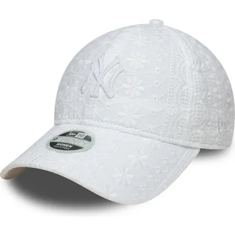Hvid justerbar kvindekasket med buet skygge og hvidt logo 9TWENTY Broderi af New York Yankees MLB fra New Era