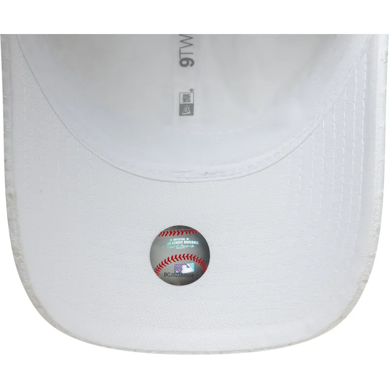 hvid-justerbar-buet-kasket-til-kvinder-med-hvidt-logo-9twenty-broderie-fra-new-york-yankees-mlb-fra-new-era