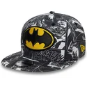 sort-flad-skygge-snapback-kasket-til-drenge-9fifty-all-over-print-med-batman-dc-comics-fra-new-era