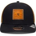 trucker-kasket-marinebla-og-brun-9seventy-stretch-snap-debossed-logo-fra-new-york-yankees-mlb-fra-new-era
