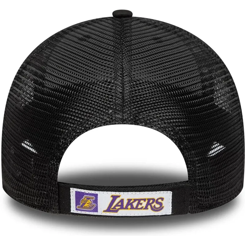 justerbar-sort-trucker-kasket-med-grat-logo-9forty-fra-los-angeles-lakers-nba-fra-new-era