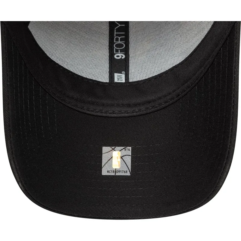justerbar-sort-trucker-kasket-med-grat-logo-9forty-fra-los-angeles-lakers-nba-fra-new-era