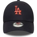 marinebla-justerbar-bornetrucker-kasket-med-rodt-logo-9forty-homefield-af-los-angeles-dodgers-mlb-fra-new-era