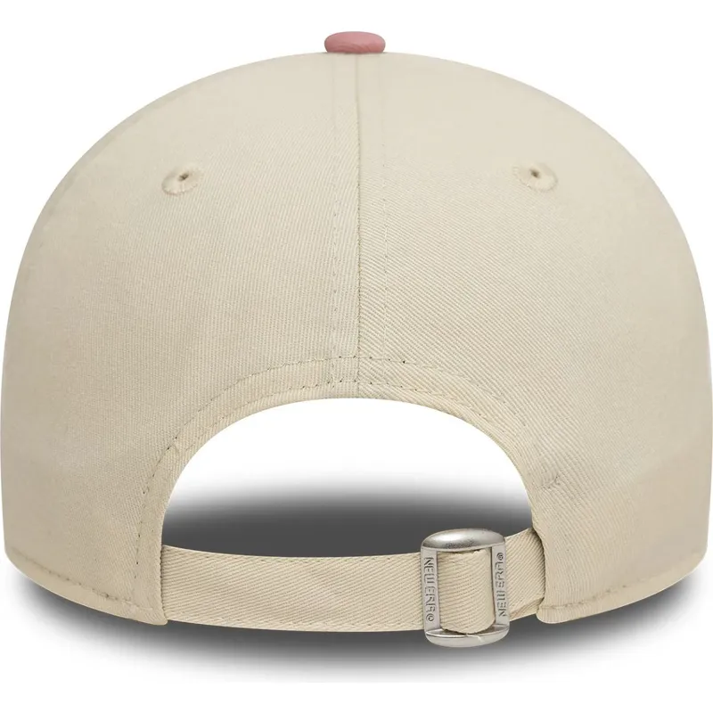 buet-beige-og-lyserod-justerbar-9forty-contrast-kasket-fra-red-bull-racing-formula-1-fra-new-era