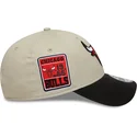 chicago-bulls-nba-new-era-9forty-contrast-patch-justerbar-beige-og-sort-buet-kasket
