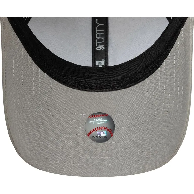 justerbar-gra-9forty-flawless-trucker-kasket-fra-new-york-yankees-mlb-fra-new-era