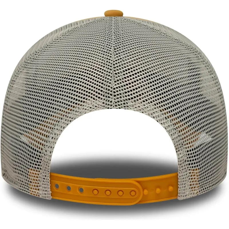 beige-trucker-kasket-a-frame-graphic-patch-fra-new-era