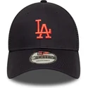 marinebla-justerbar-truckerkasket-med-rodt-logo-9forty-homefield-los-angeles-dodgers-mlb-fra-new-era