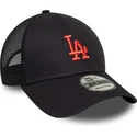 marinebla-justerbar-truckerkasket-med-rodt-logo-9forty-homefield-los-angeles-dodgers-mlb-fra-new-era