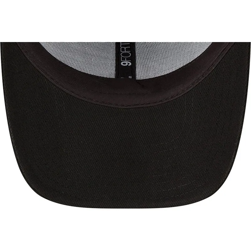 gron-og-sort-justerbar-buet-kasket-til-born-9forty-the-league-fra-philadelphia-eagles-nfl-fra-new-era