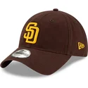 brun-justerbar-buet-kasket-9twenty-core-classic-fra-san-diego-padres-mlb-fra-new-era