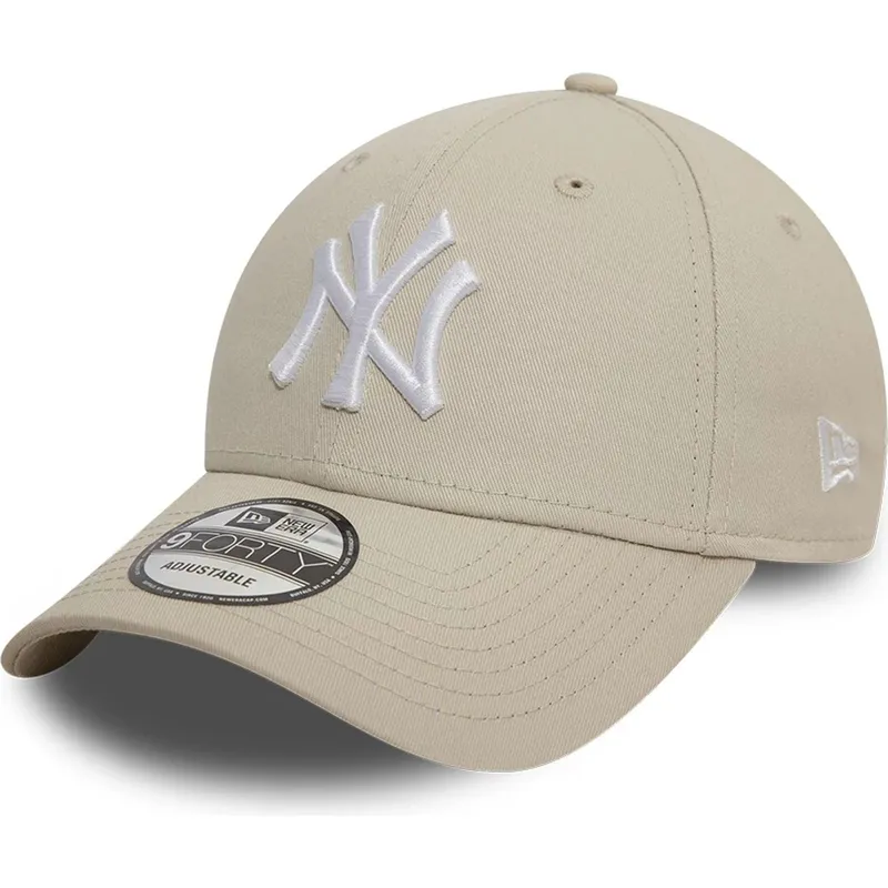 buet-beige-justerbar-kasket-med-hvidt-logo-9forty-league-essential-fra-new-york-yankees-mlb-fra-new-era