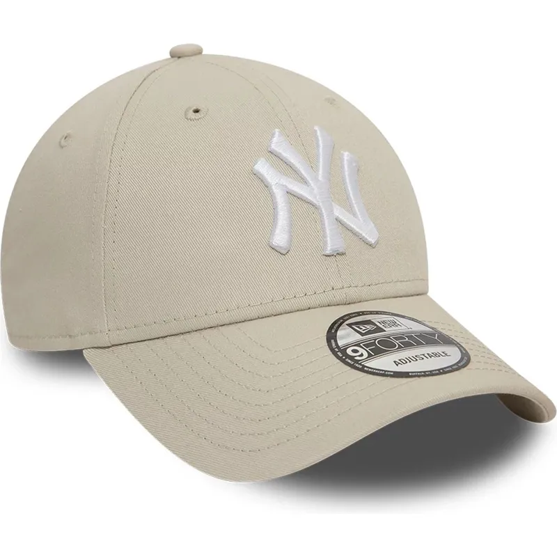 buet-beige-justerbar-kasket-med-hvidt-logo-9forty-league-essential-fra-new-york-yankees-mlb-fra-new-era