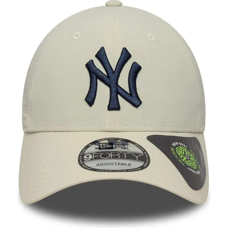 buet-beige-justerbar-kasket-med-marinebla-logo-9forty-recycled-fra-new-york-yankees-mlb-fra-new-era