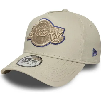 Beige buet snapback kasket med beige logo E Frame Tonal Outline fra Los Angeles Lakers NBA fra New Era