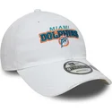 hvid-justerbar-buet-kasket-9twenty-washed-distress-fra-miami-dolphins-nfl-fra-new-era
