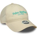 beige-justerbar-trucker-kasket-til-kvinder-9twenty-city-fra-palm-springs-byer-og-strande-af-new-era