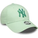 new-era-new-york-yankees-mlb-9forty-metallic-logo-gron-justerbar-kvindekasket-med-buet-skygge-og-gront-logo
